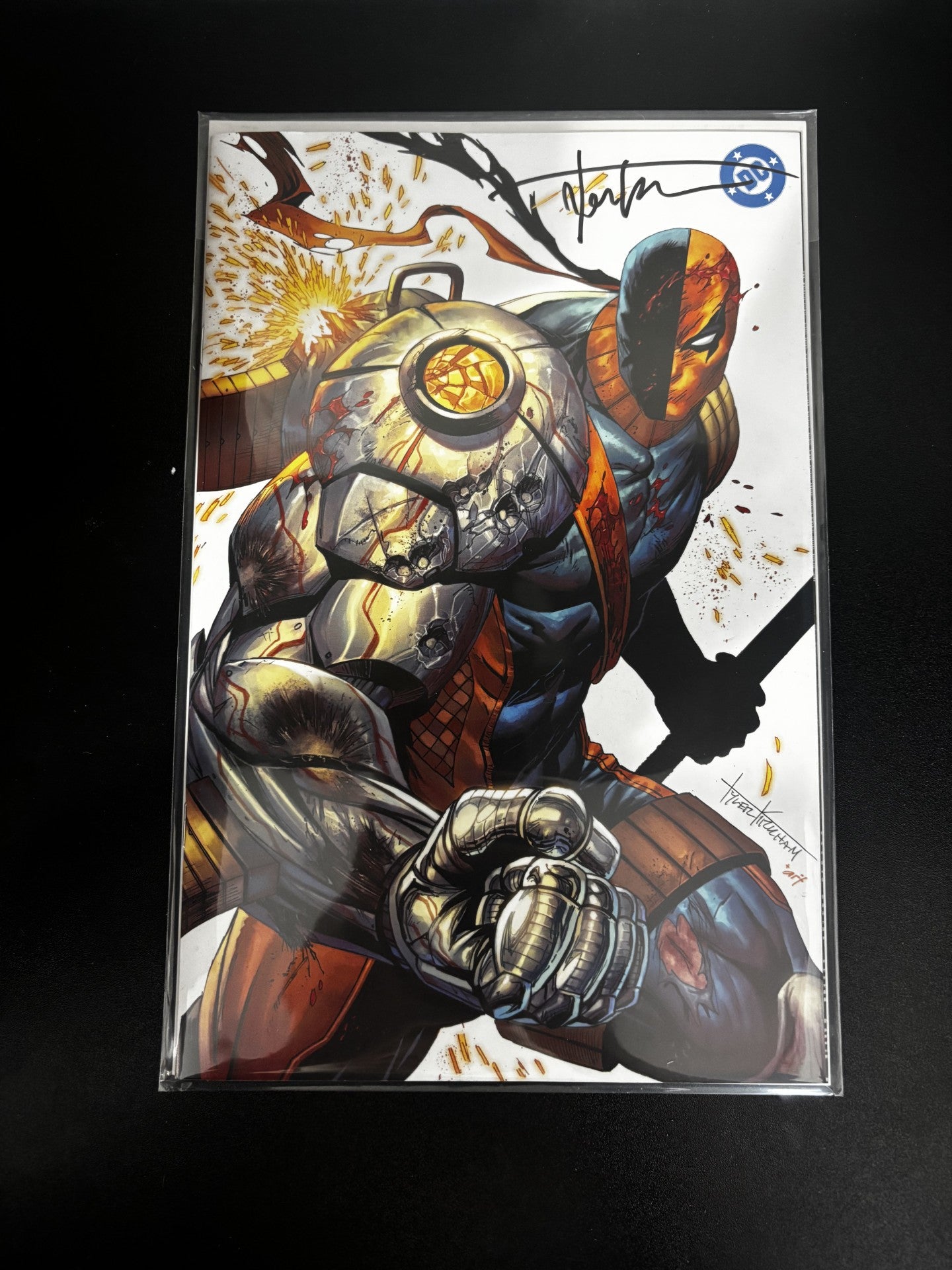 ABSOLUTE BATMAN #21 TYLER KIRKHAM EXCLUSIVE SIGNED W/ COA BATTLE DAMAGED DEATHSTROKE VIR
