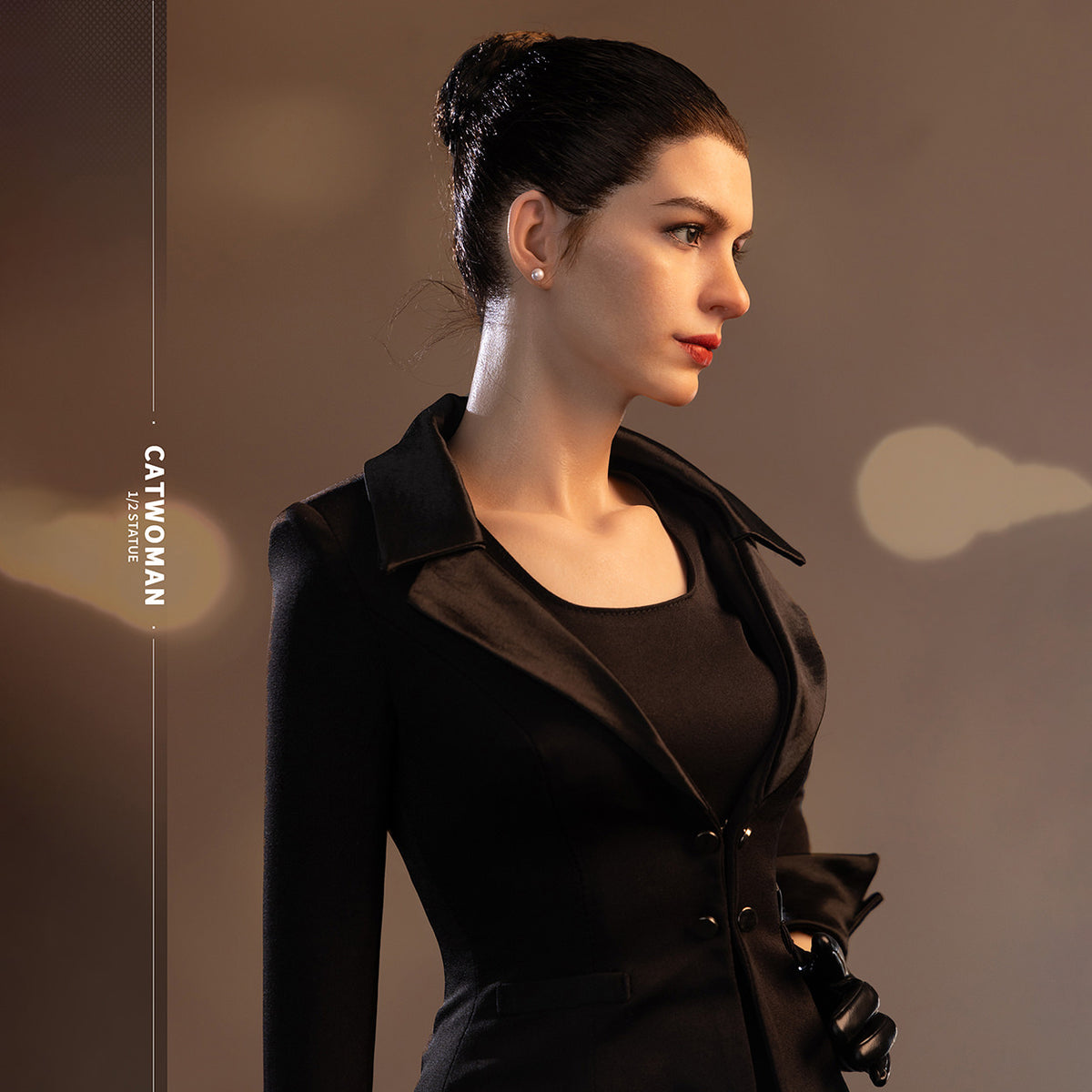 Catwoman 1:2 Scale Statue