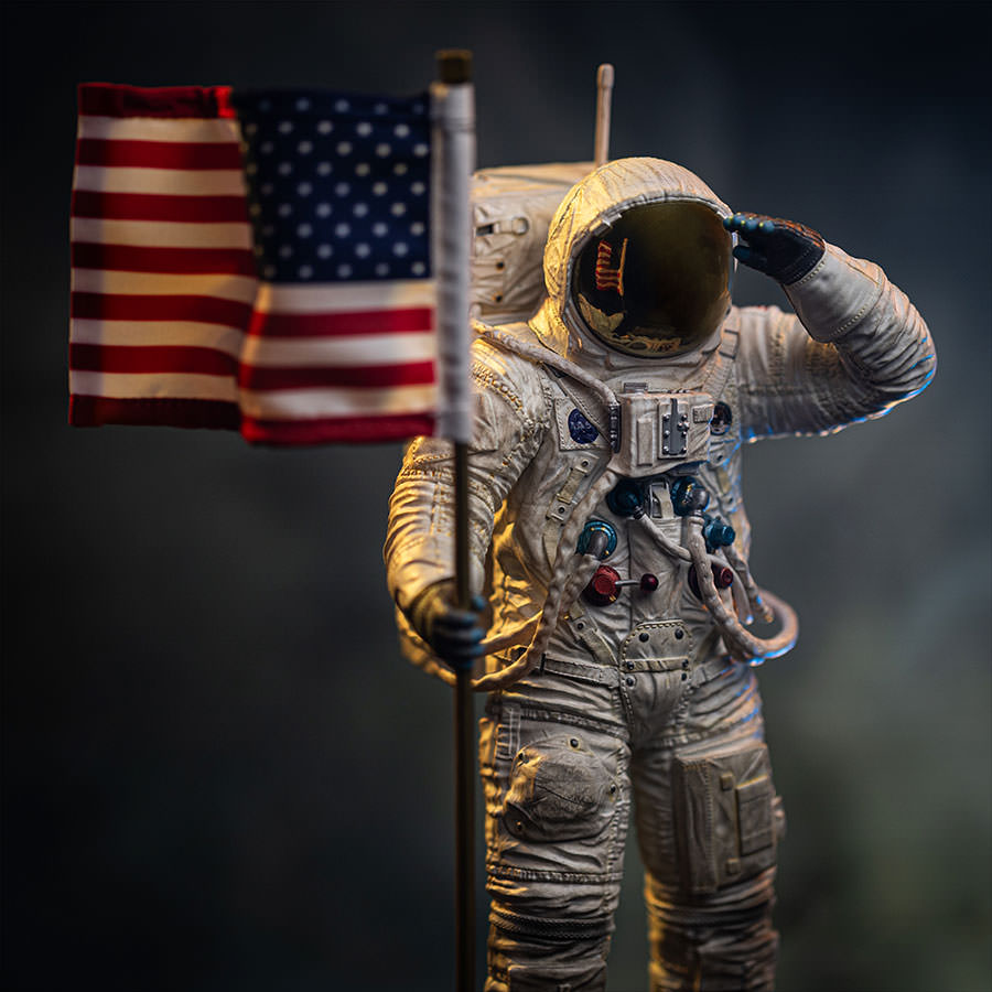NASA Apollo 11 Astronaut Quarter Scale Statue Iron Studios