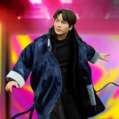 Jung Kook Deluxe Statue