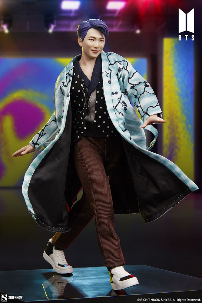 RM Deluxe Statue