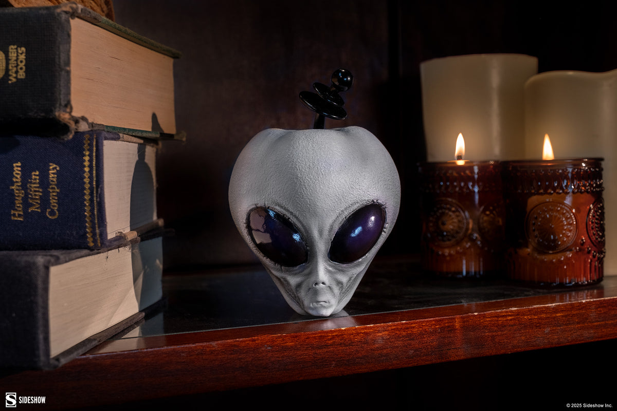 Sideshow Originals Alien Apple Replica