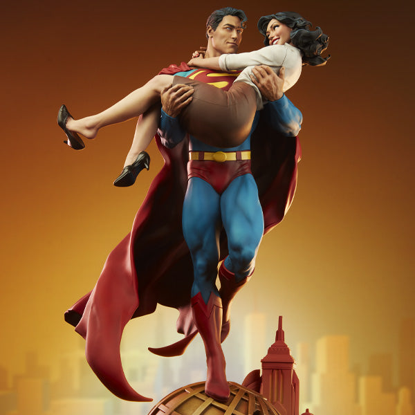 Superman and Lois Lane Diorama