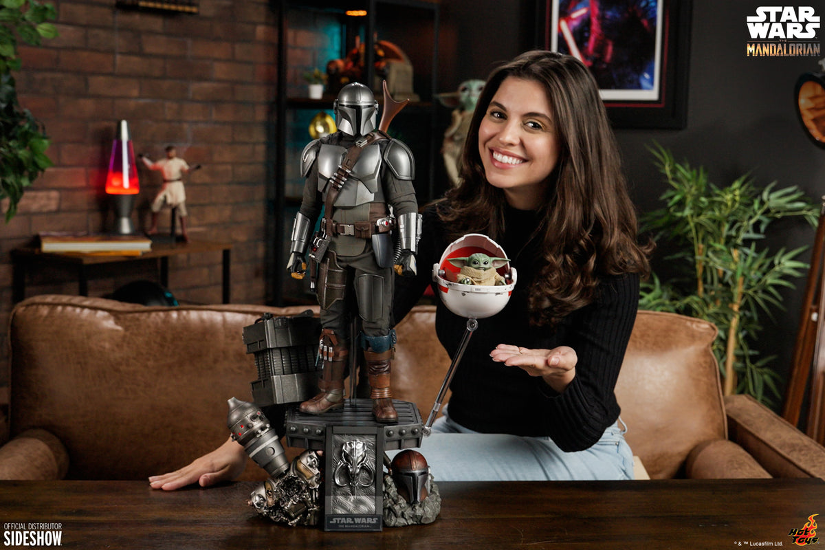 Star Wars The Mandalorian and The Child Deluxe Quarter Scale Figure